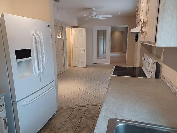 3rd image of 742 Seahorse Ave