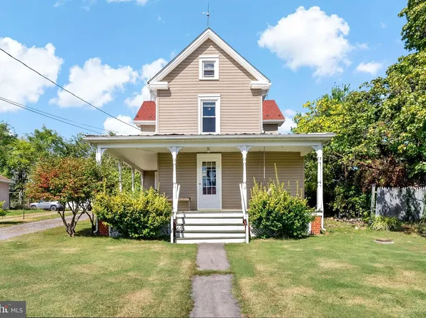 9157 Williamsport Pike, Falling Waters, WV 25419