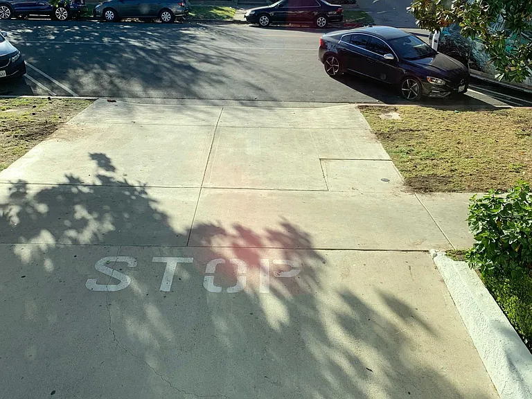 1726 Winona Blvd #201 — Photo 21