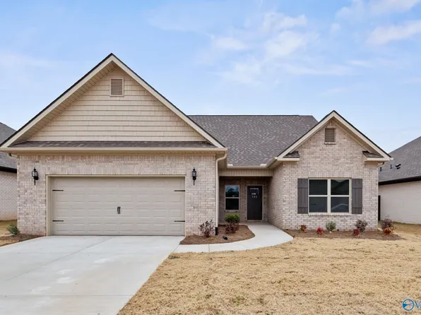 121 Huffman St, Hazel Green, AL 35750