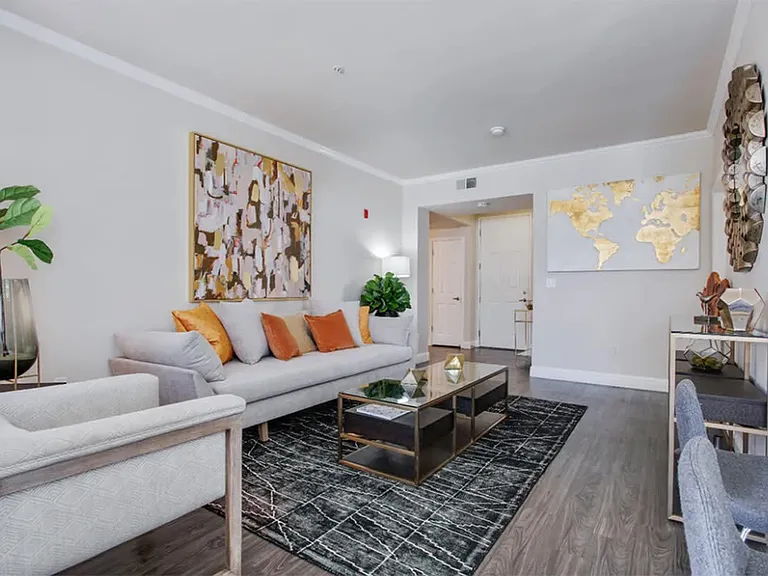 Villagio Luxury Apartments — Photo 10