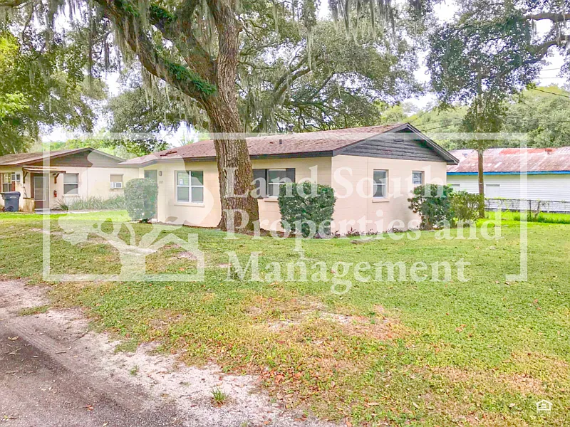 2 bed, 1.0 bath, 875 sqft, $1,275 — Photo 2