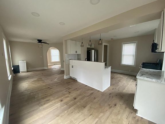 3rd image of 1616 Morton AVENUE