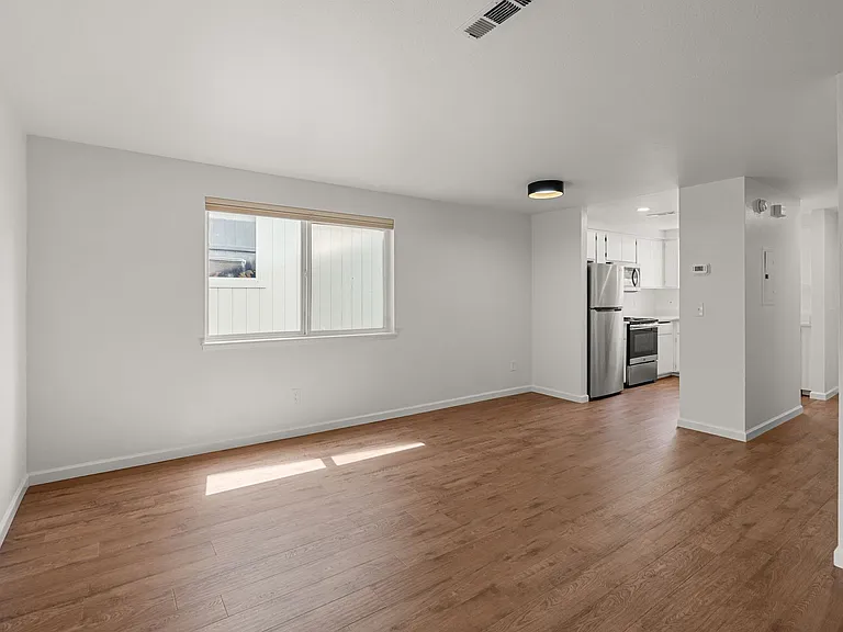 Talent Parkside Apartments — Photo 37