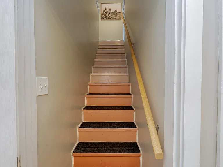 2801 Alhambra Cir — Photo 22