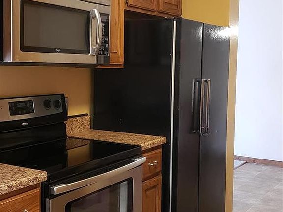 3rd image of 201 Watersedge Dr APT D