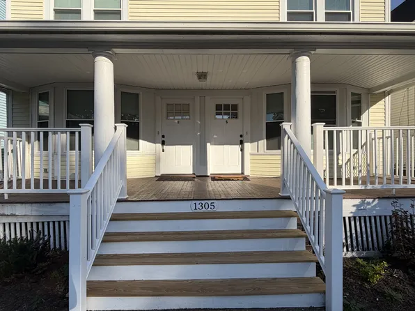 1305 W 106th St, Cleveland, OH 44102