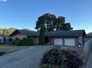 423 Camellia Ct, Reedsport, OR 97467