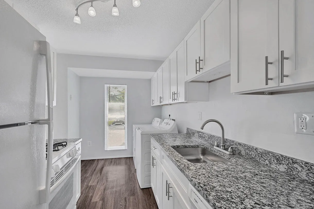 Aston Ridge Apartments — Photo 3