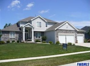 215 Creekside Ct E, Huntertown, IN 46748