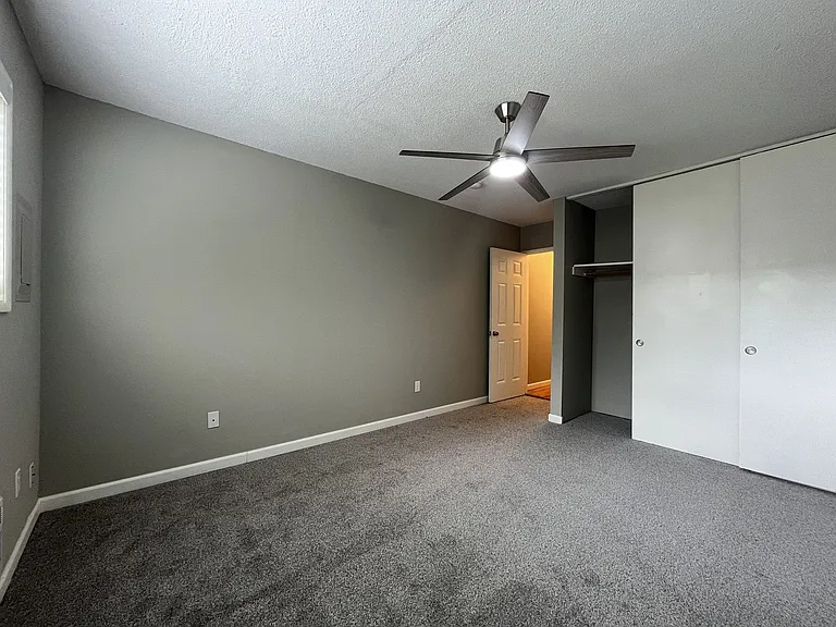 15827 NE Glisan St #12 — Photo 23