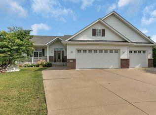 1126 Parkwood Loop, Saint Cloud, MN 56303