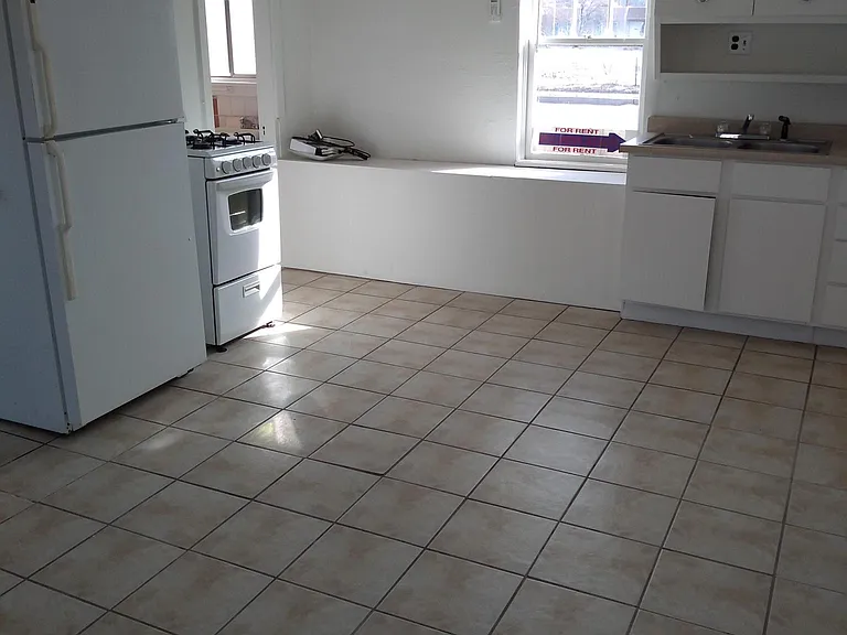 470 S Foch St #9 — Photo 4