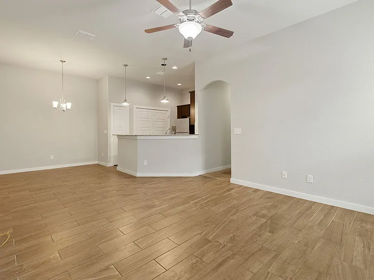 110 Hidden Springs Dr — Photo 2
