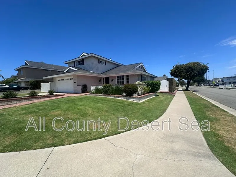 3 bed, 3.0 bath, 2144 sqft, $5,999 — Photo 3