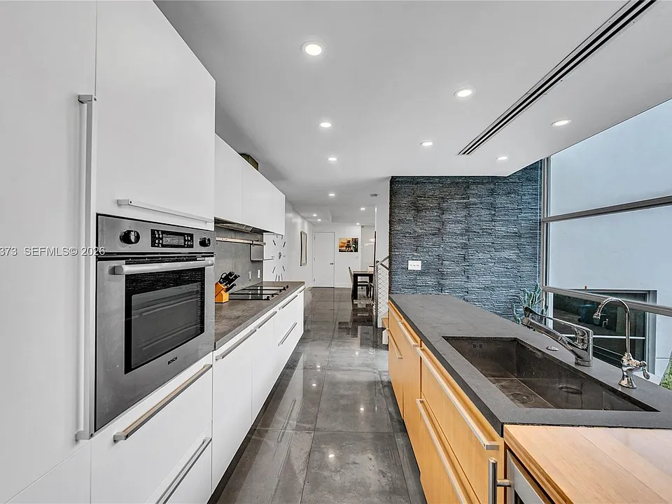 1511 NE 4th Pl #0