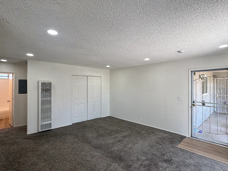 118 Yorkshire Ct #D — Photo 2