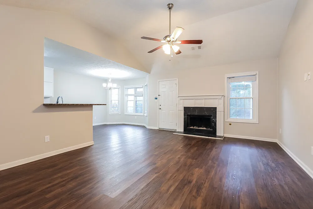 3 bed, 2.0 bath, 1404 sqft, $2,250 — Photo 3