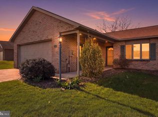 312 Woodvale Dr, Chambersburg, PA 17201