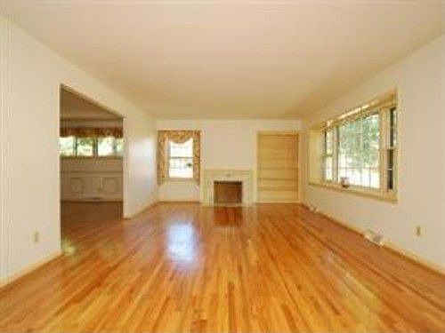 2nd image of 4849 Bayberry Dr