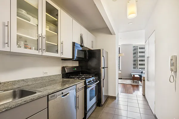 Rented by Compass | media 9