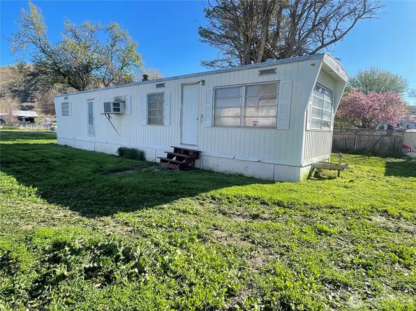 101 5th St., Starbuck, WA 99359