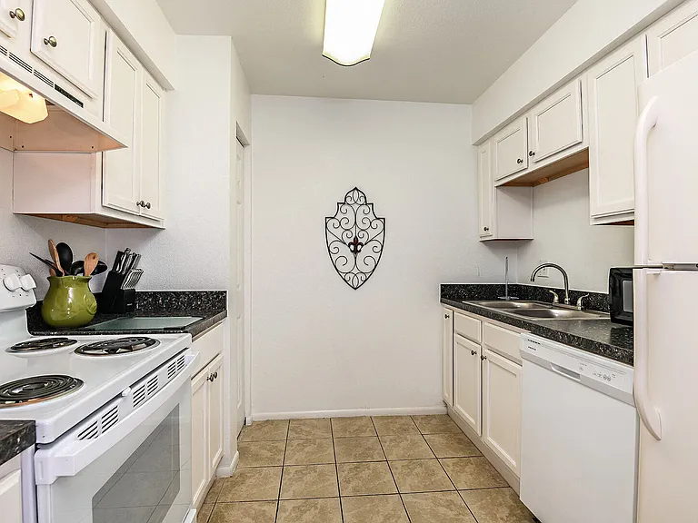 Woodlake Villas — Photo 15