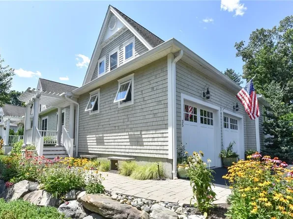 35 W Cove Dr, North Kingstown, RI 02852