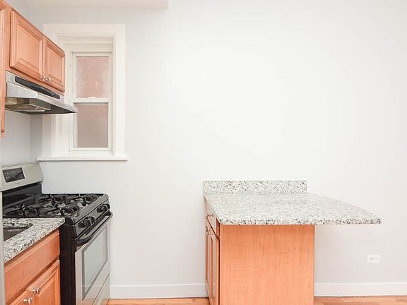 4th image of 7456 N Greenview Ave APT 2C