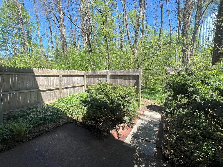 120 Knollwood Ter — Photo 11