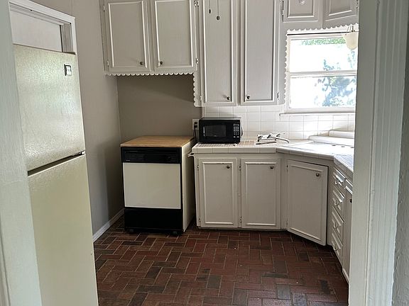 4th image of 1609 Carlisle Ct