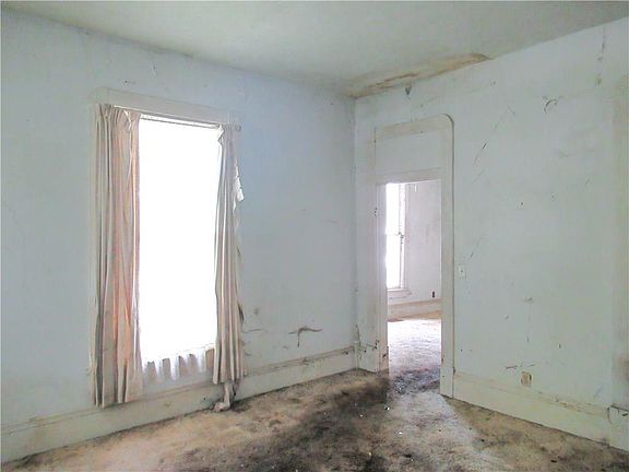 2nd image of 119 N Washington St