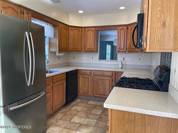 4th image of 1586 Crimson Road