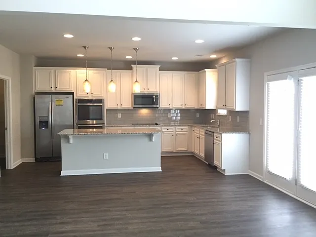 4 bed, 3.0 bath, 2987 sqft, $2,875 — Photo 3