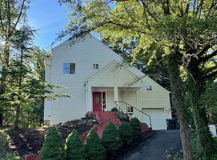 1661 Cedar Hollow Way, Reston, VA 20194