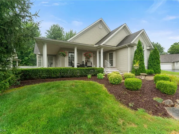 5200 Nashua Dr, Youngstown, OH 44515