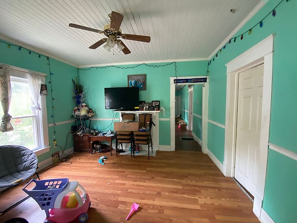 2nd image of 806 N Briggs Ave