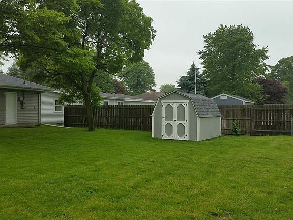 4th image of 2912 W Brook Dr