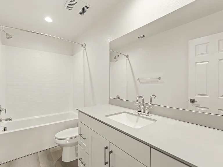 Upstairs shared bathroom