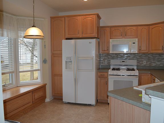 5th image of 204 W Park St