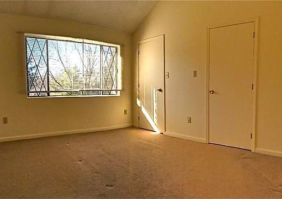 3rd image of 381 Farrwood Dr #381