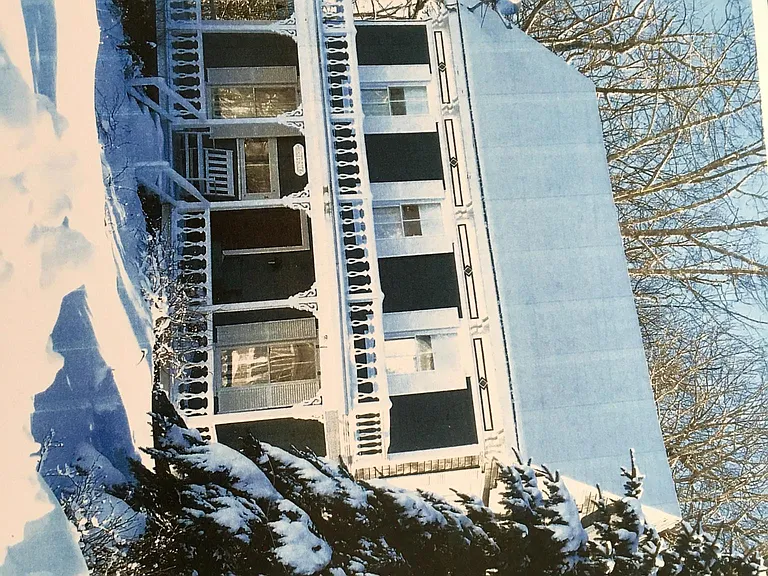 8 Bayview Park — Photo 2