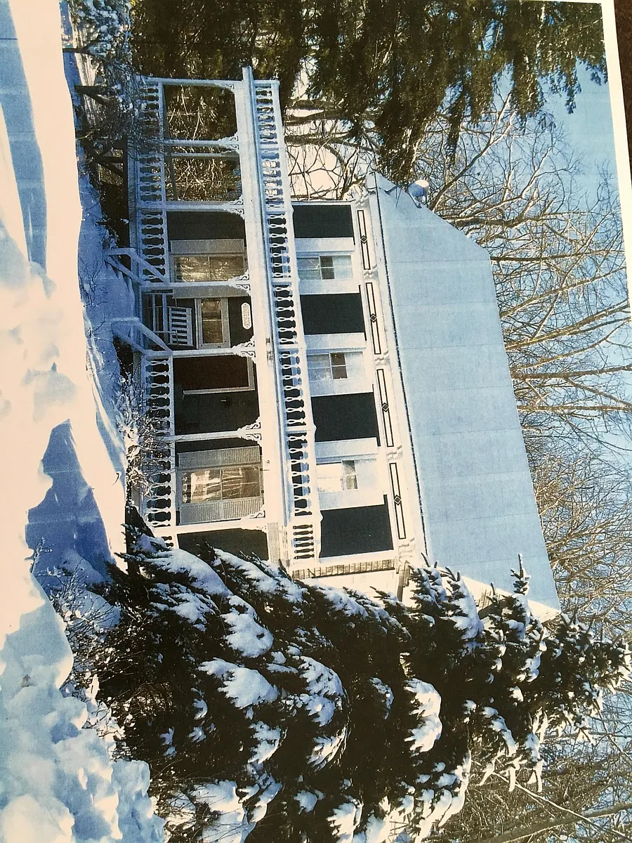 Building Photo - 8 Bayview Park