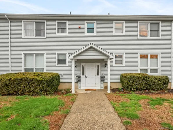 76 Carriage Path South #76, Milford, CT 06460