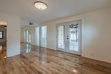 302 E Adams St — Photo 7