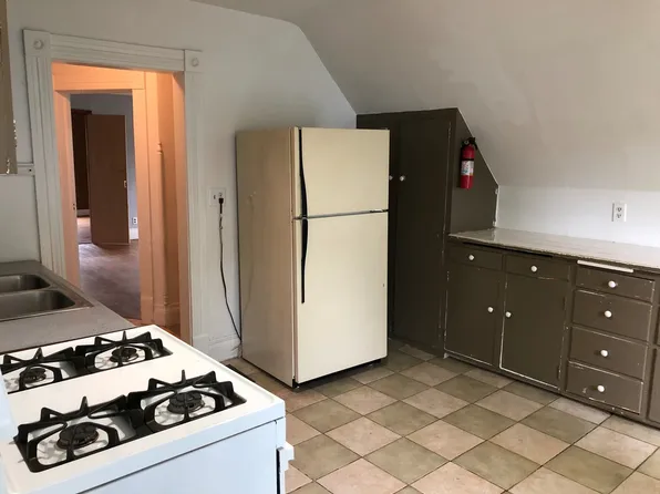 Mystery, 1206 3rd St #Up, Moline, IL 61265