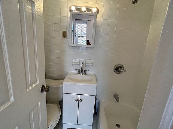 5th image of 90 Stanton St APT 5C