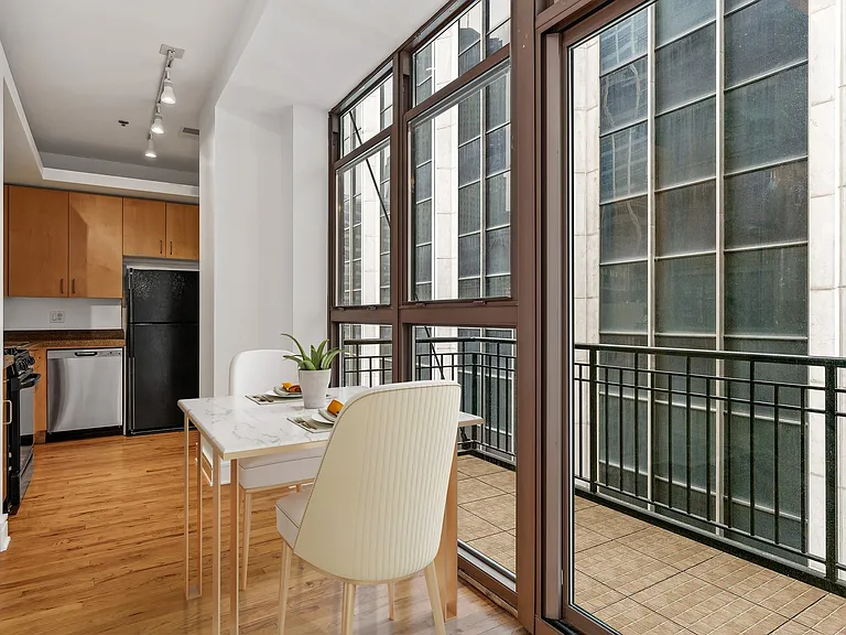 212 W Washington St #1613 — Photo 11