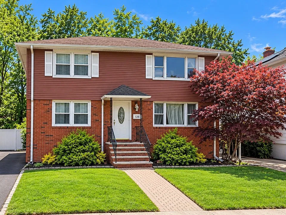 126 Rochelle Pkwy #2