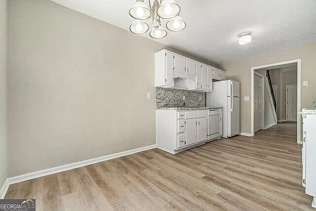 3 bed, 2.0 bath, 1300 sqft, $1,700 — Photo 3